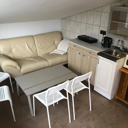 Studio Near The Beach Apartment